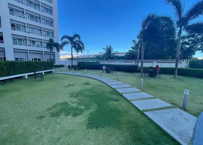 Grace Residences Pool View Free Wi-fi Near Bgc And Mckinley Apartamento *