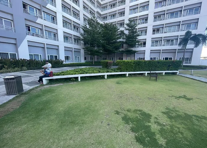Grace Residences Pool View Free Wi-fi Near Bgc And Mckinley
